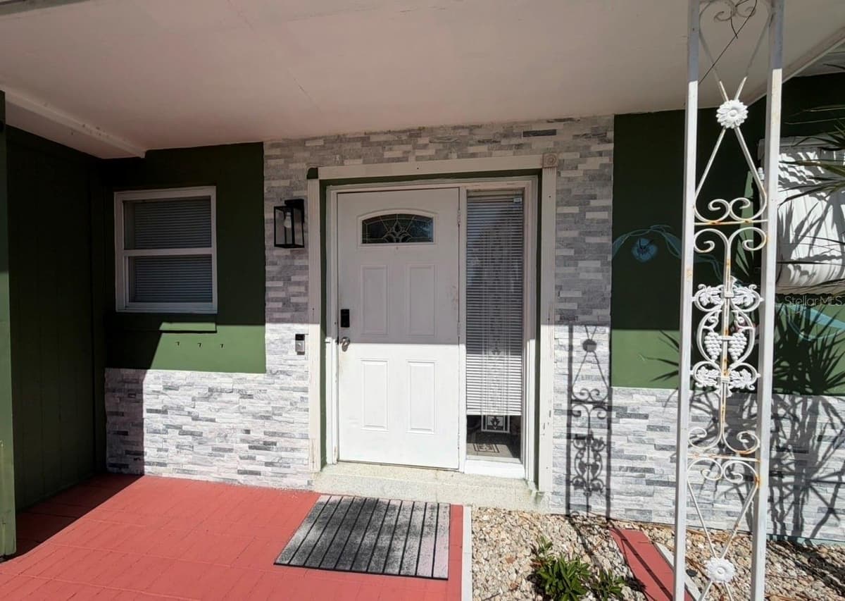 2201 AARON STREET — photo 3 of 26