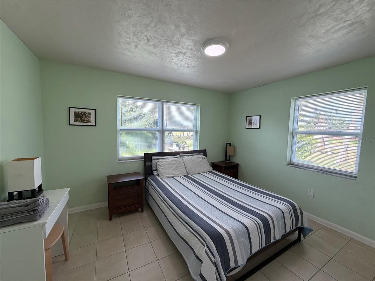 2201 AARON STREET — photo 21 of 26