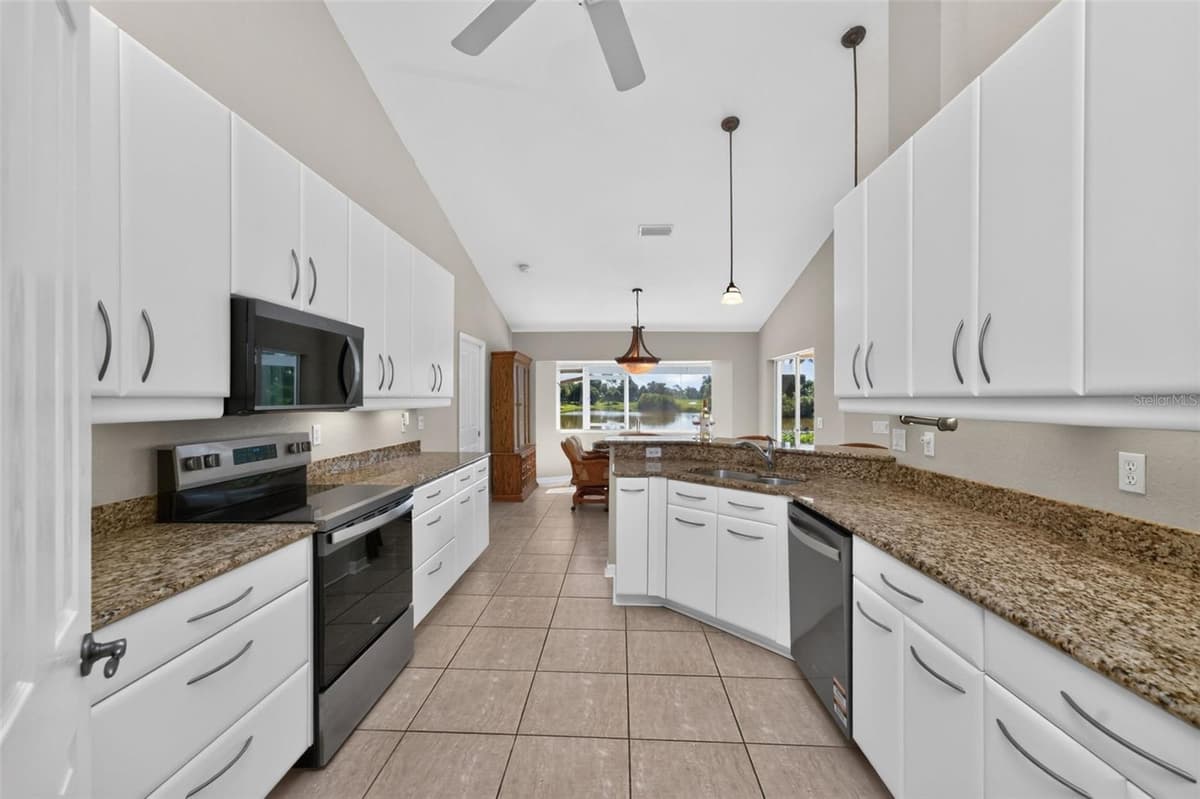8 SPORTSMAN ROAD — photo 14 of 38