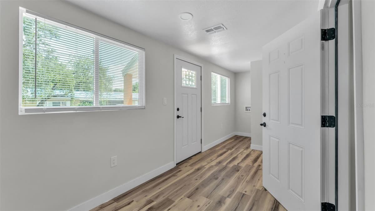 1060 STANFORD STREET — photo 8 of 34