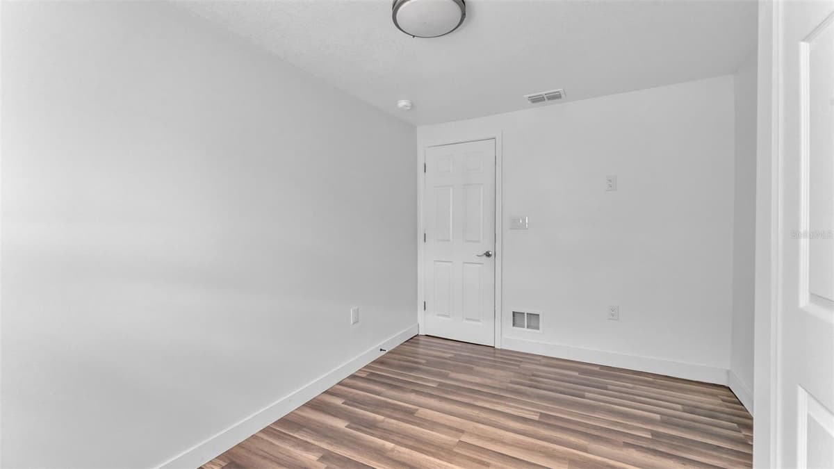 1060 STANFORD STREET — photo 28 of 34
