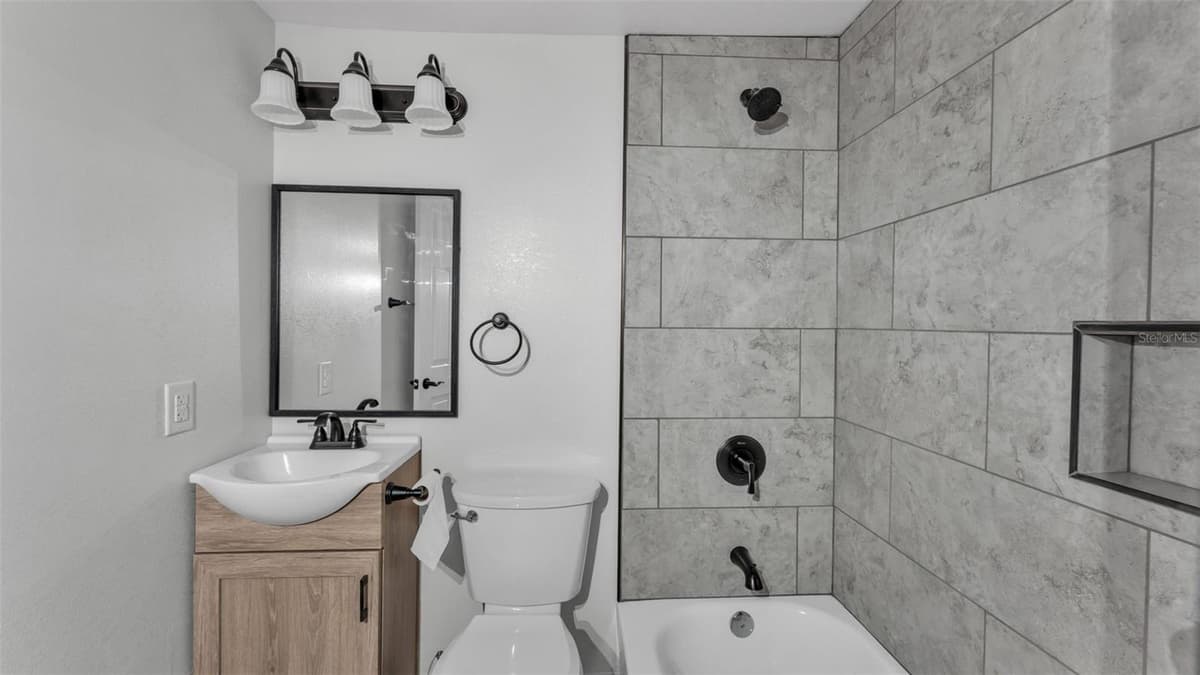 1060 STANFORD STREET — photo 19 of 34