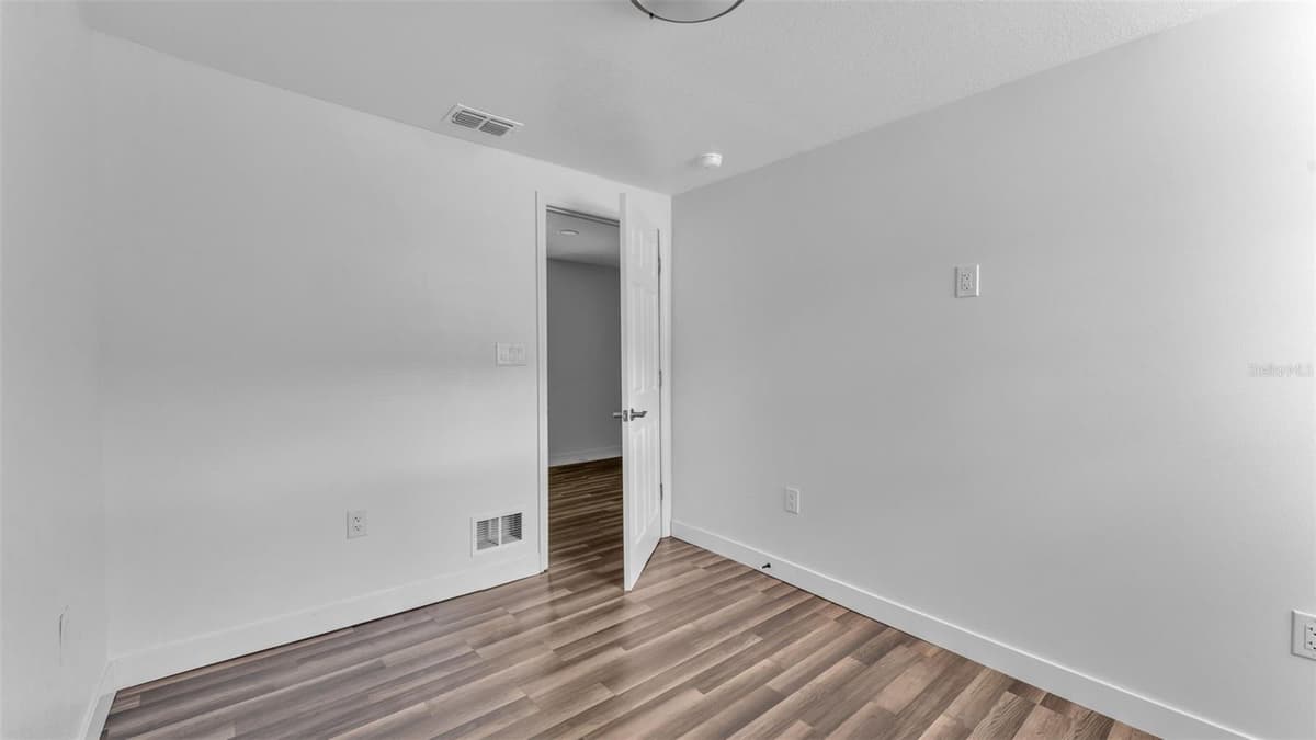 1060 STANFORD STREET — photo 26 of 34