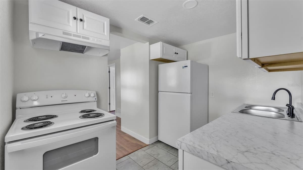 1060 STANFORD STREET — photo 18 of 34