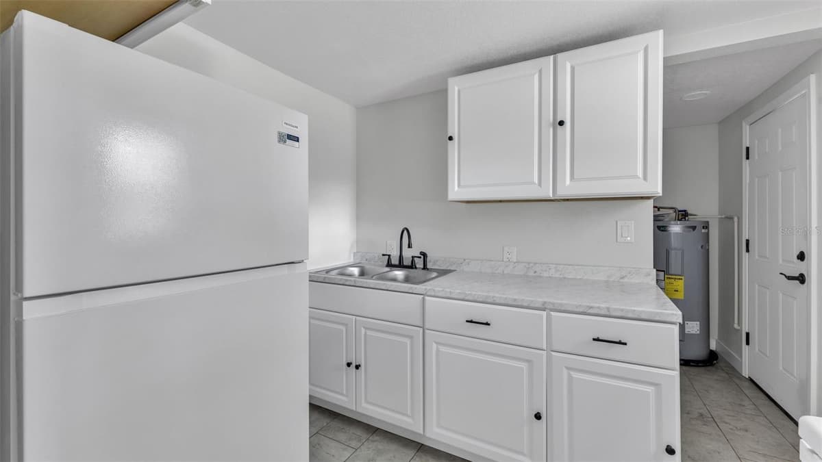 1060 STANFORD STREET — photo 16 of 34