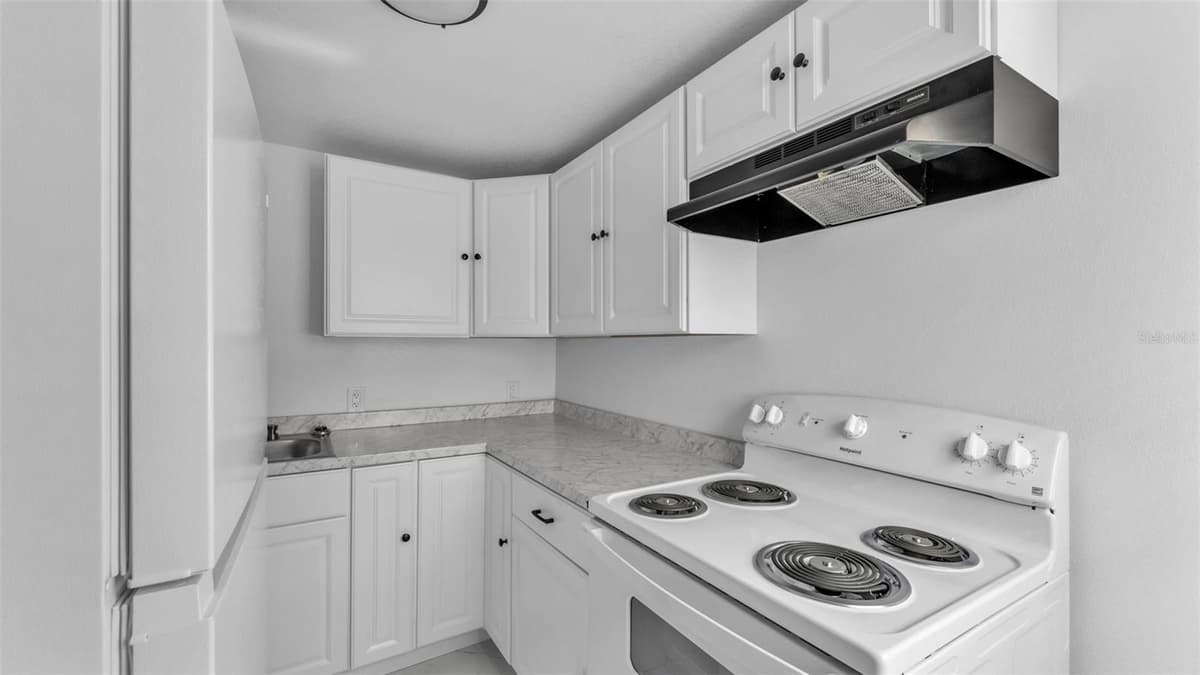 1060 STANFORD STREET — photo 32 of 34
