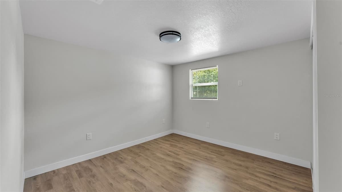 1060 STANFORD STREET — photo 12 of 34