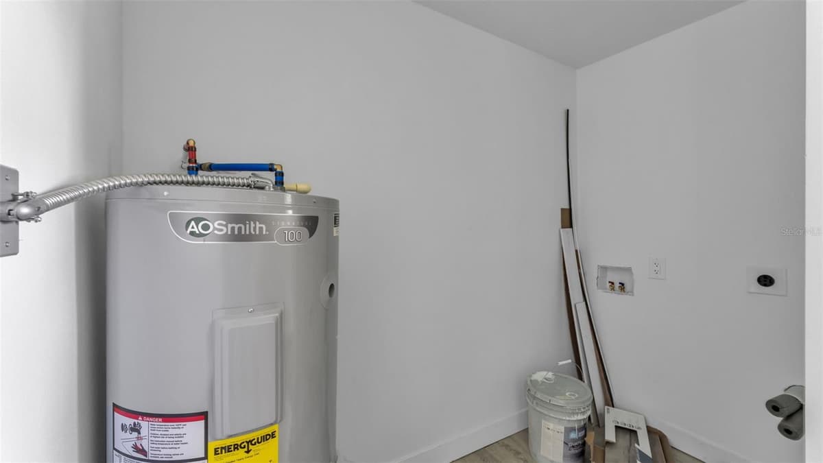 1060 STANFORD STREET — photo 24 of 34