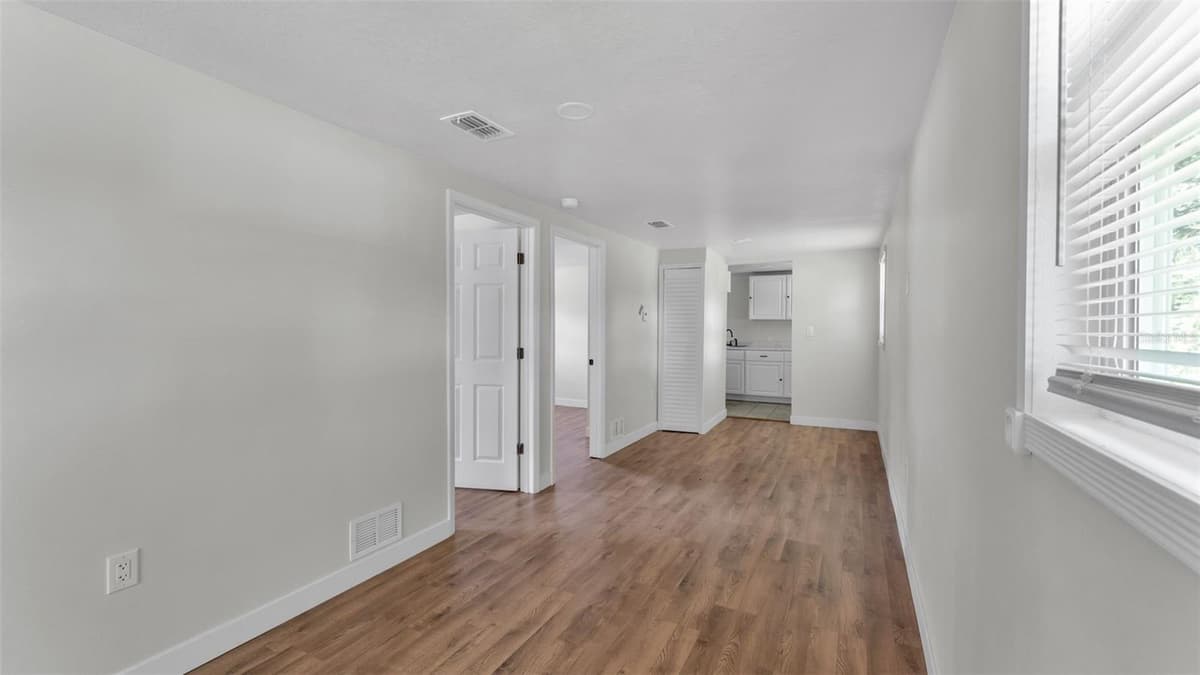1060 STANFORD STREET — photo 10 of 34