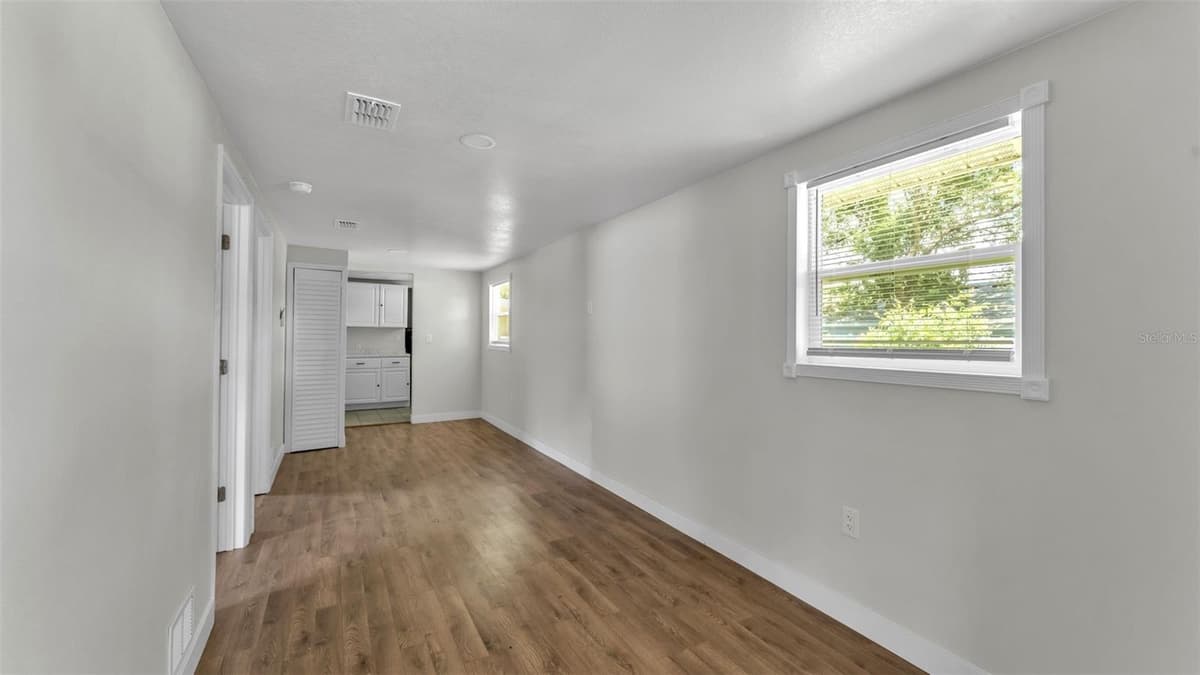 1060 STANFORD STREET — photo 9 of 34