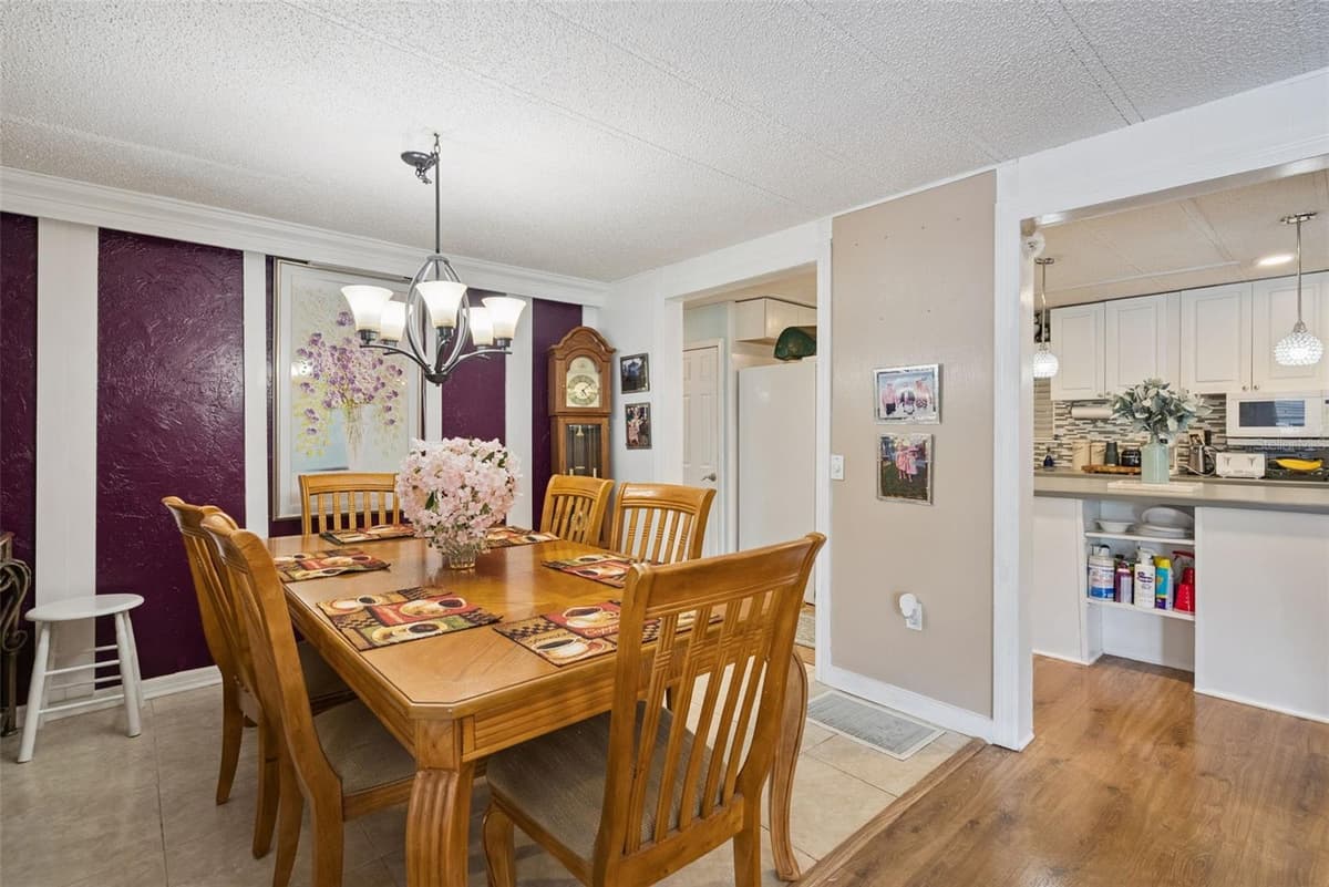 109 DOUGLAS STREET — photo 7 of 52