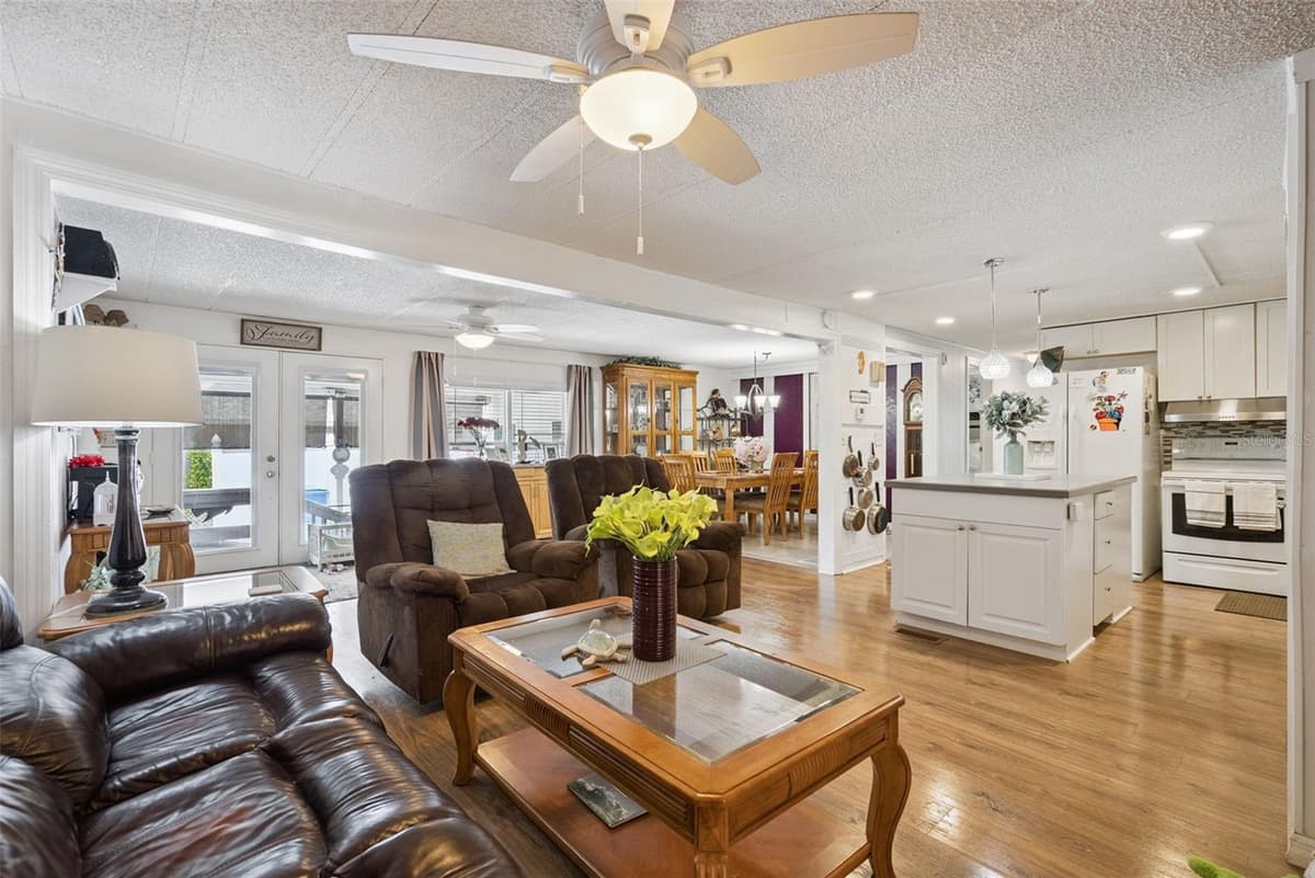 109 DOUGLAS STREET — photo 11 of 52