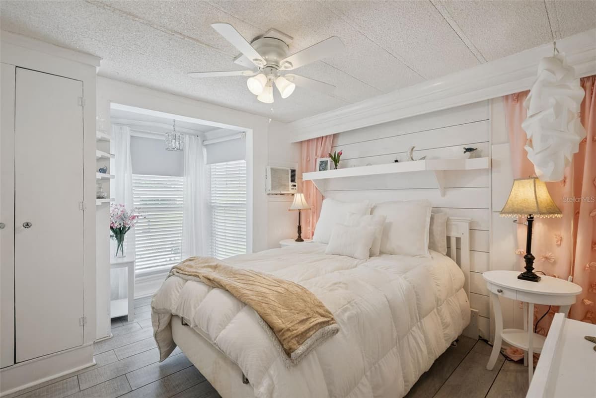109 DOUGLAS STREET — photo 18 of 52