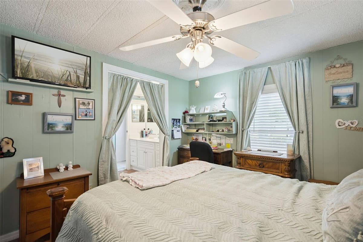 109 DOUGLAS STREET — photo 15 of 52