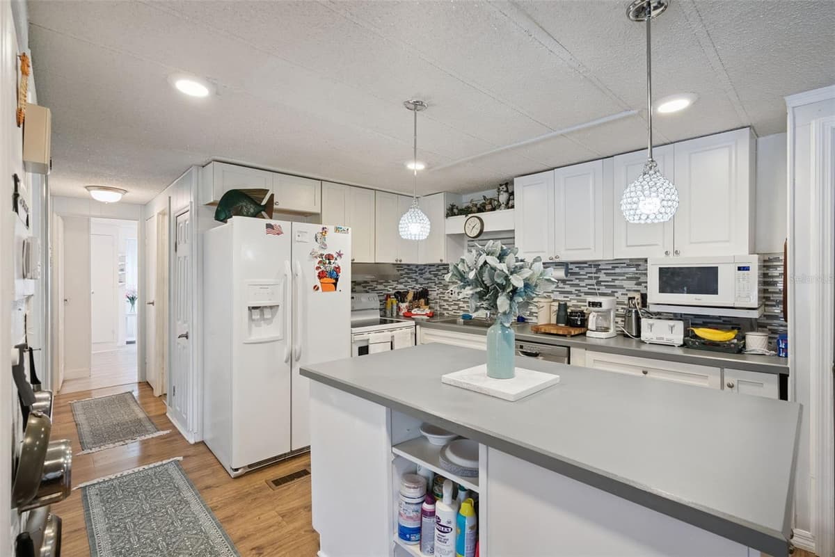 109 DOUGLAS STREET — photo 14 of 52