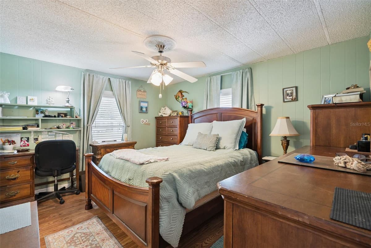 109 DOUGLAS STREET — photo 16 of 52