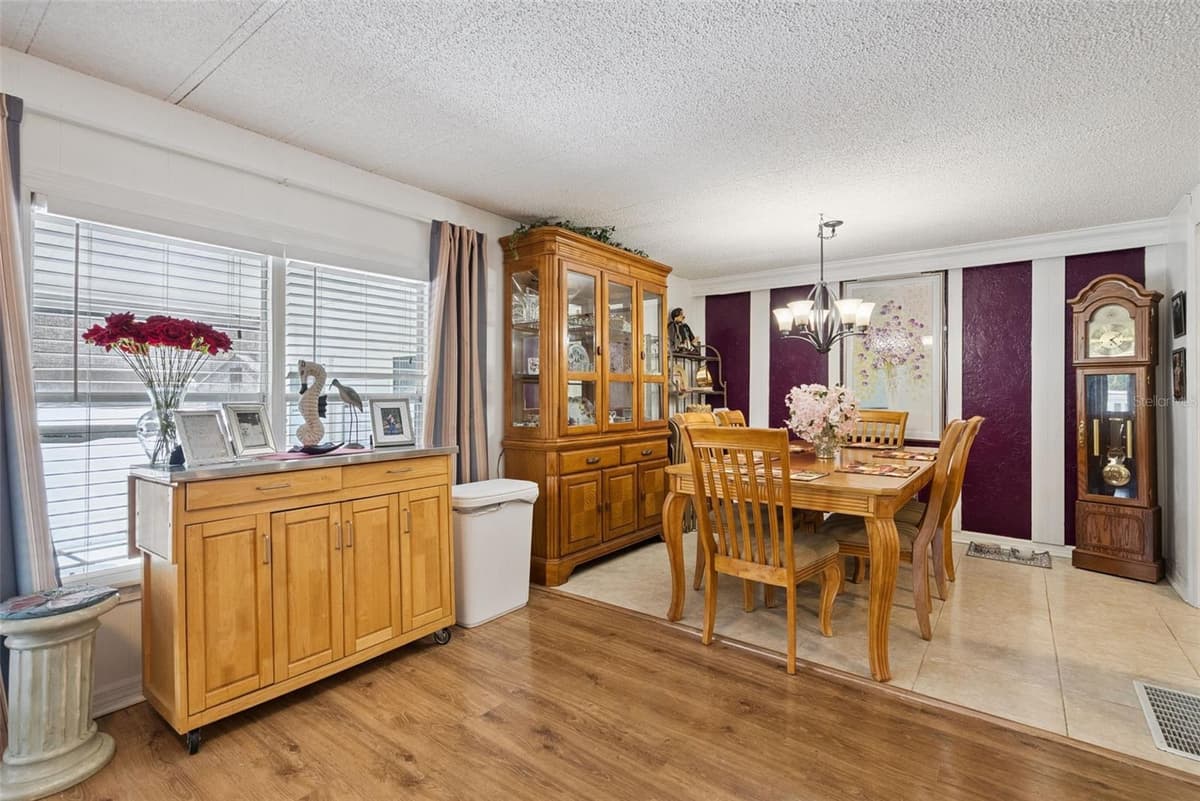 109 DOUGLAS STREET — photo 4 of 52