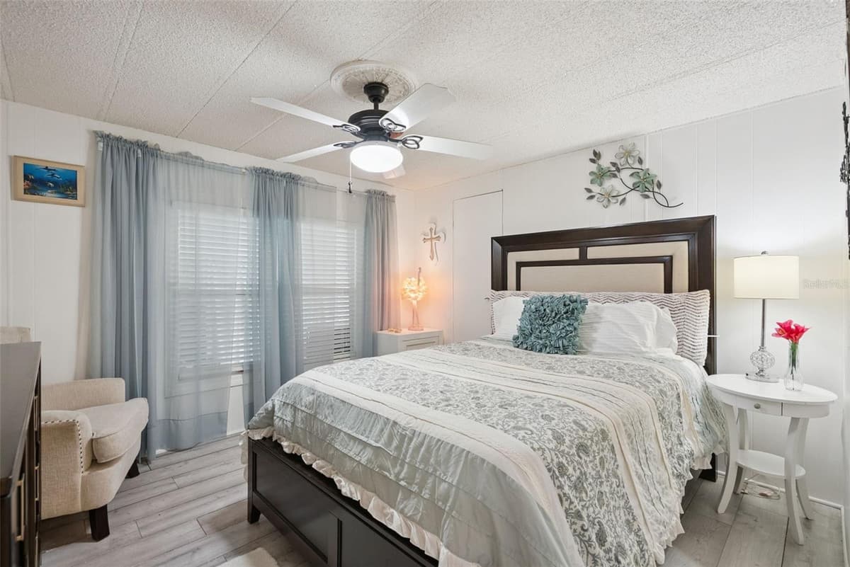 109 DOUGLAS STREET — photo 17 of 52