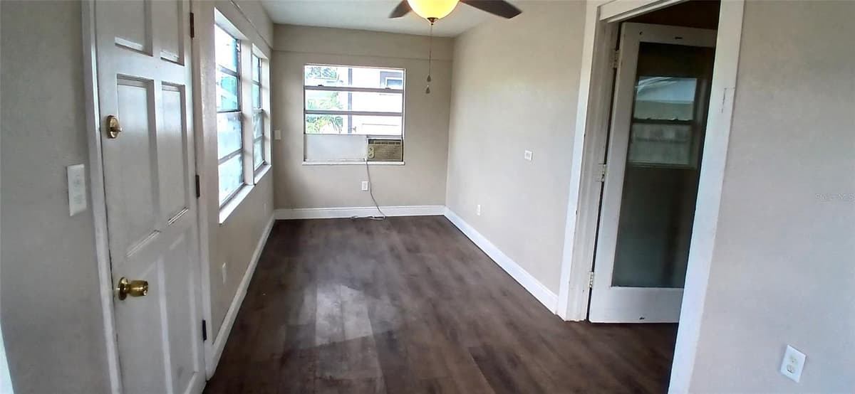2055 28TH AVENUE — photo 4 of 33