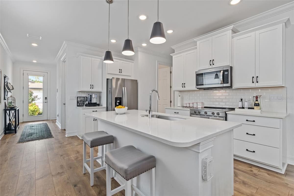 145 SOLIERA STREET — photo 9 of 58