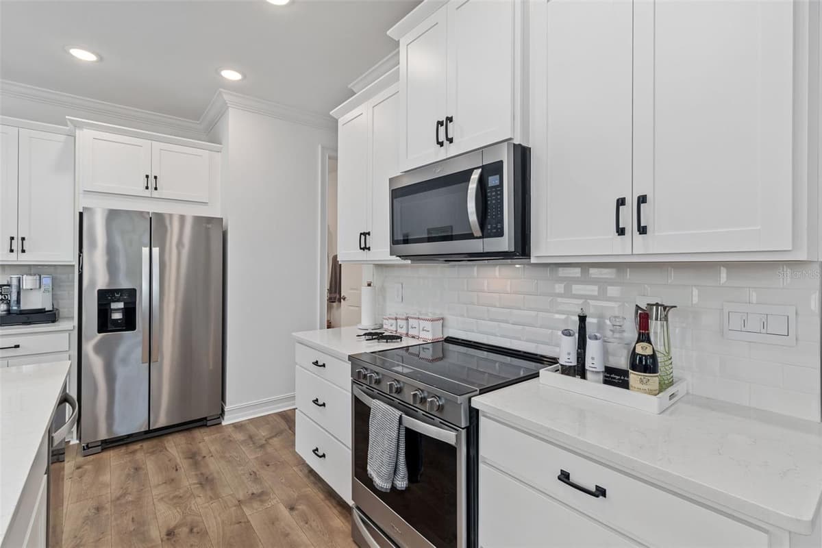 145 SOLIERA STREET — photo 10 of 58