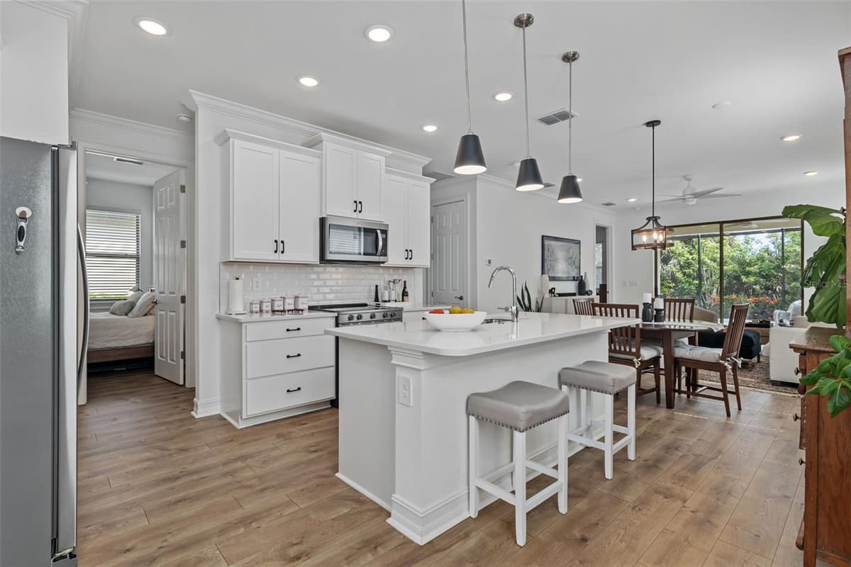 145 SOLIERA STREET — photo 7 of 58