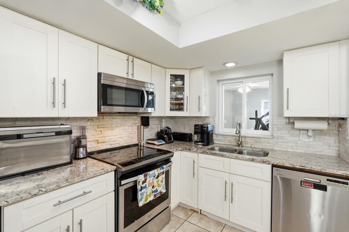 934 WILMINGTON DRIVE — photo 13 of 42
