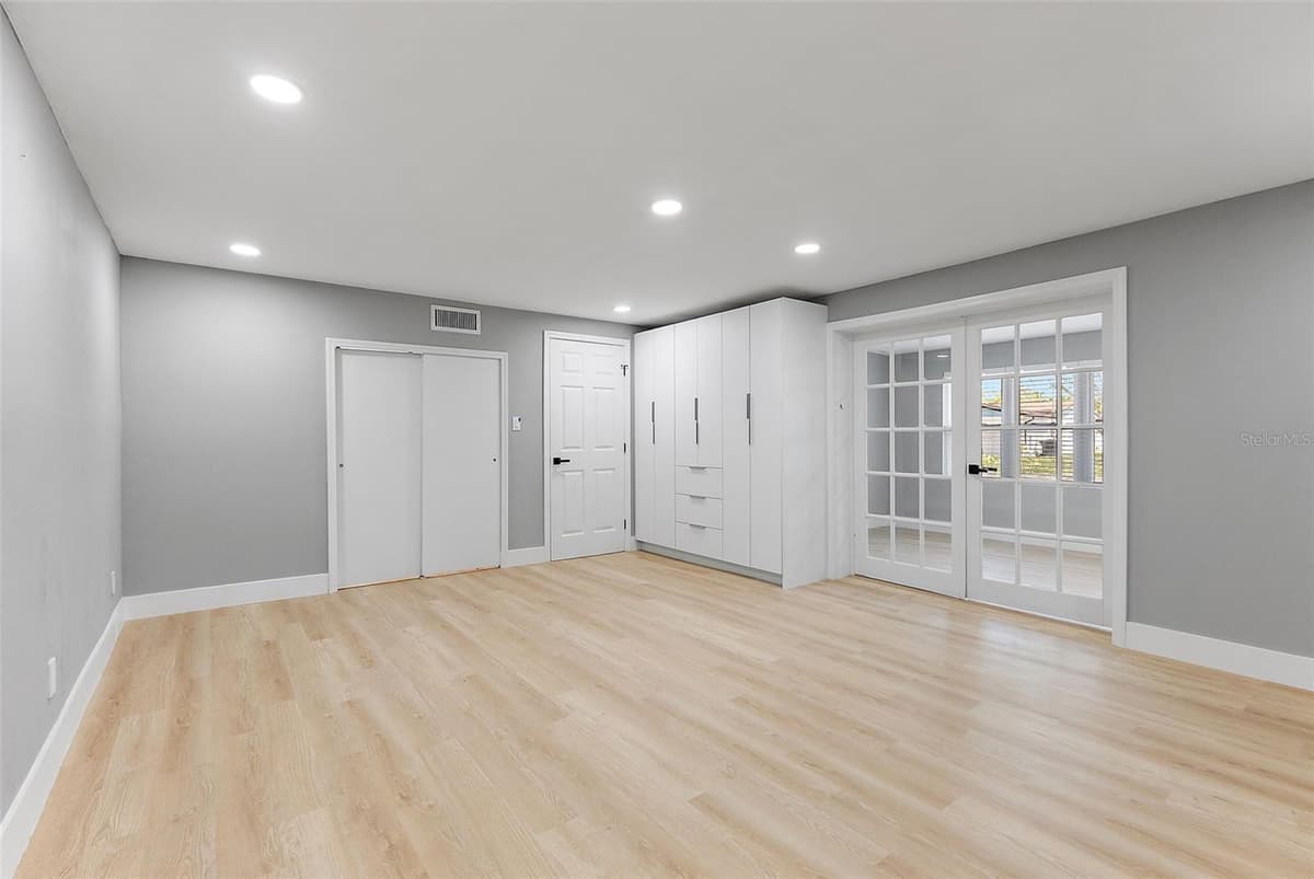 3926 HELENA STREET — photo 9 of 31