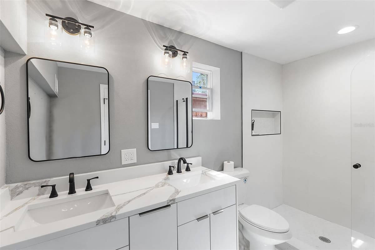 3926 HELENA STREET — photo 13 of 31