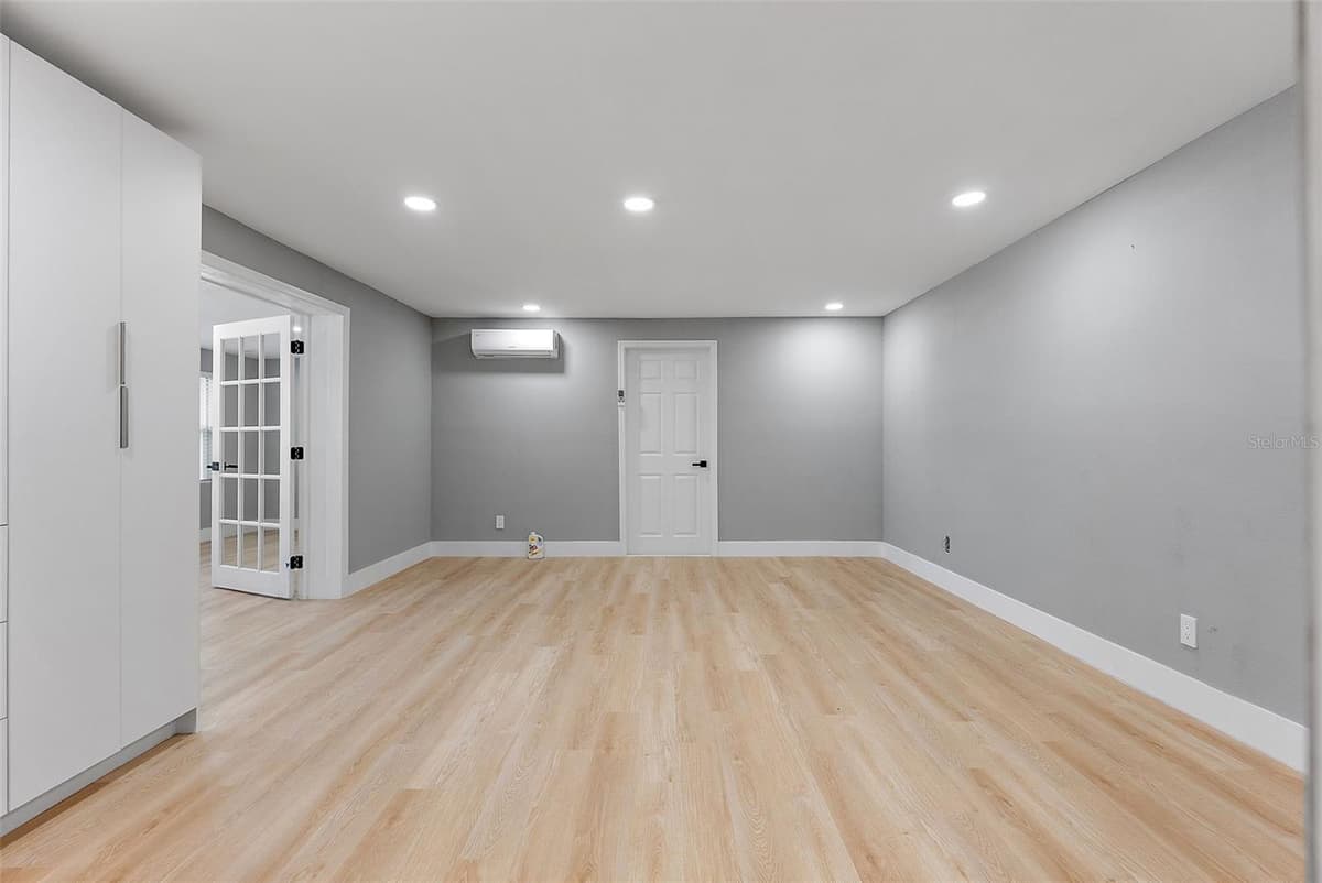 3926 HELENA STREET — photo 8 of 31