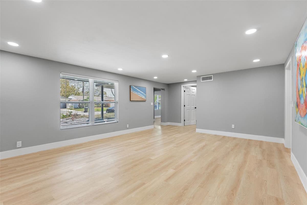 3926 HELENA STREET — photo 12 of 31