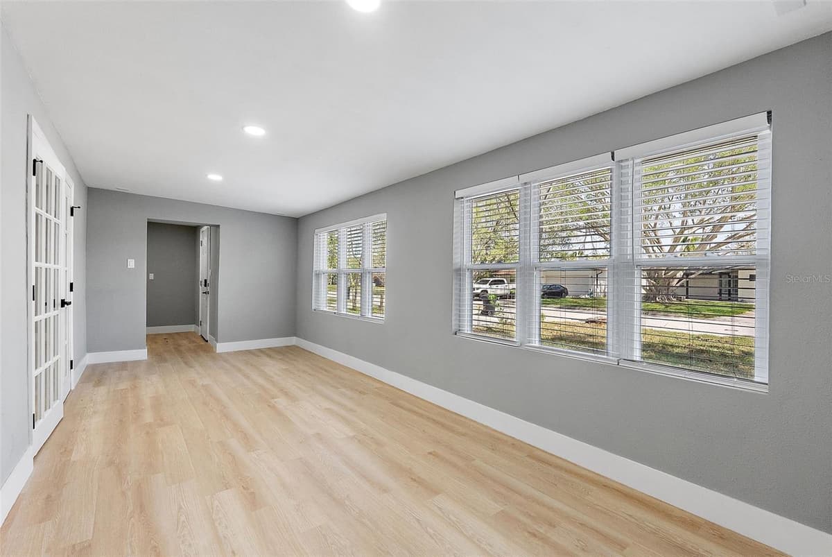 3926 HELENA STREET — photo 5 of 31