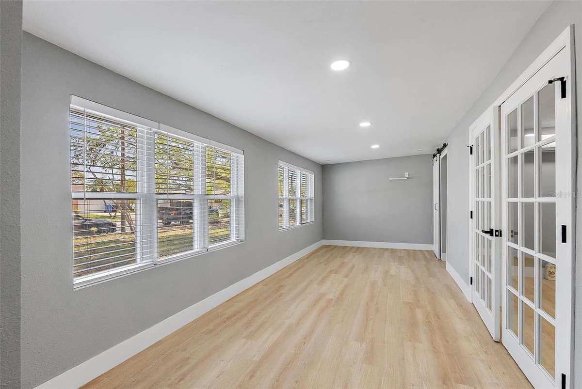 3926 HELENA STREET — photo 4 of 31