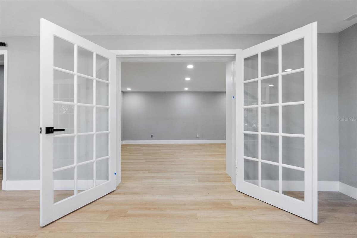 3926 HELENA STREET — photo 7 of 31