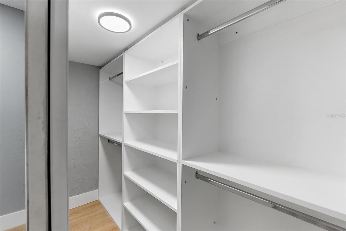 3926 HELENA STREET — photo 10 of 31