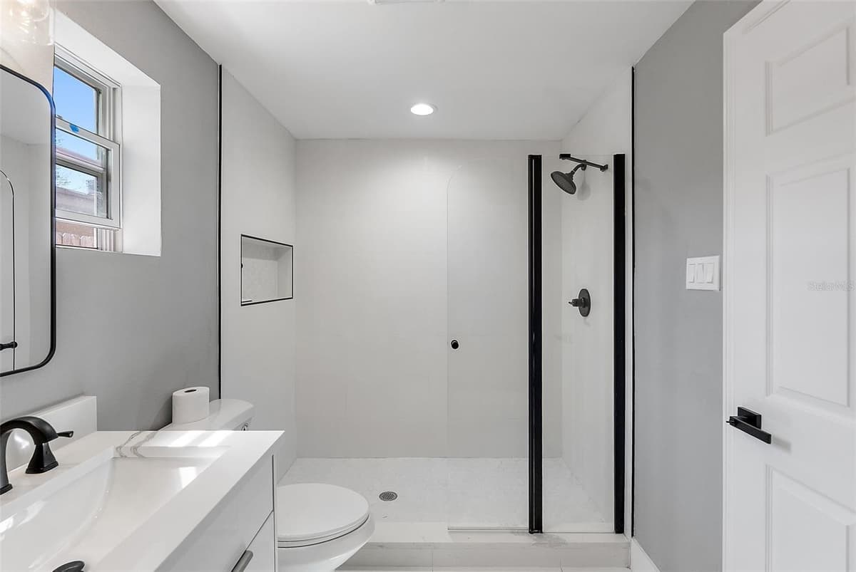 3926 HELENA STREET — photo 14 of 31