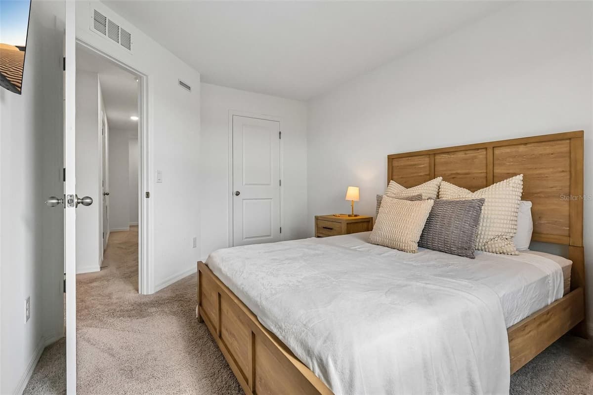 658 LONGBOAT DRIVE — photo 33 of 41