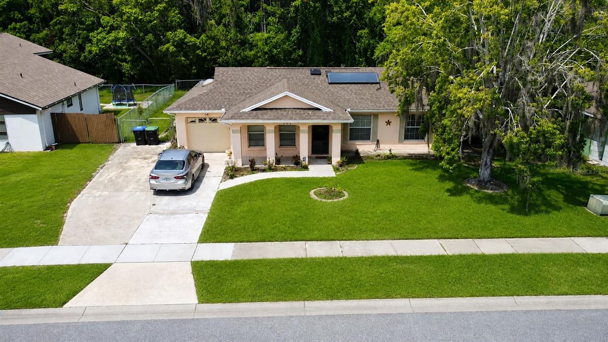 707 IOWA WOODS CIRCLE — photo 2 of 21