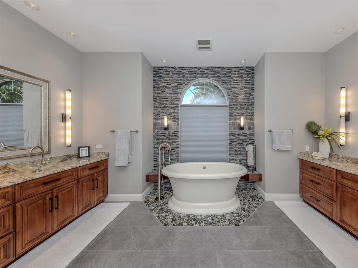 444 TREMINGHAM WAY — photo 47 of 95