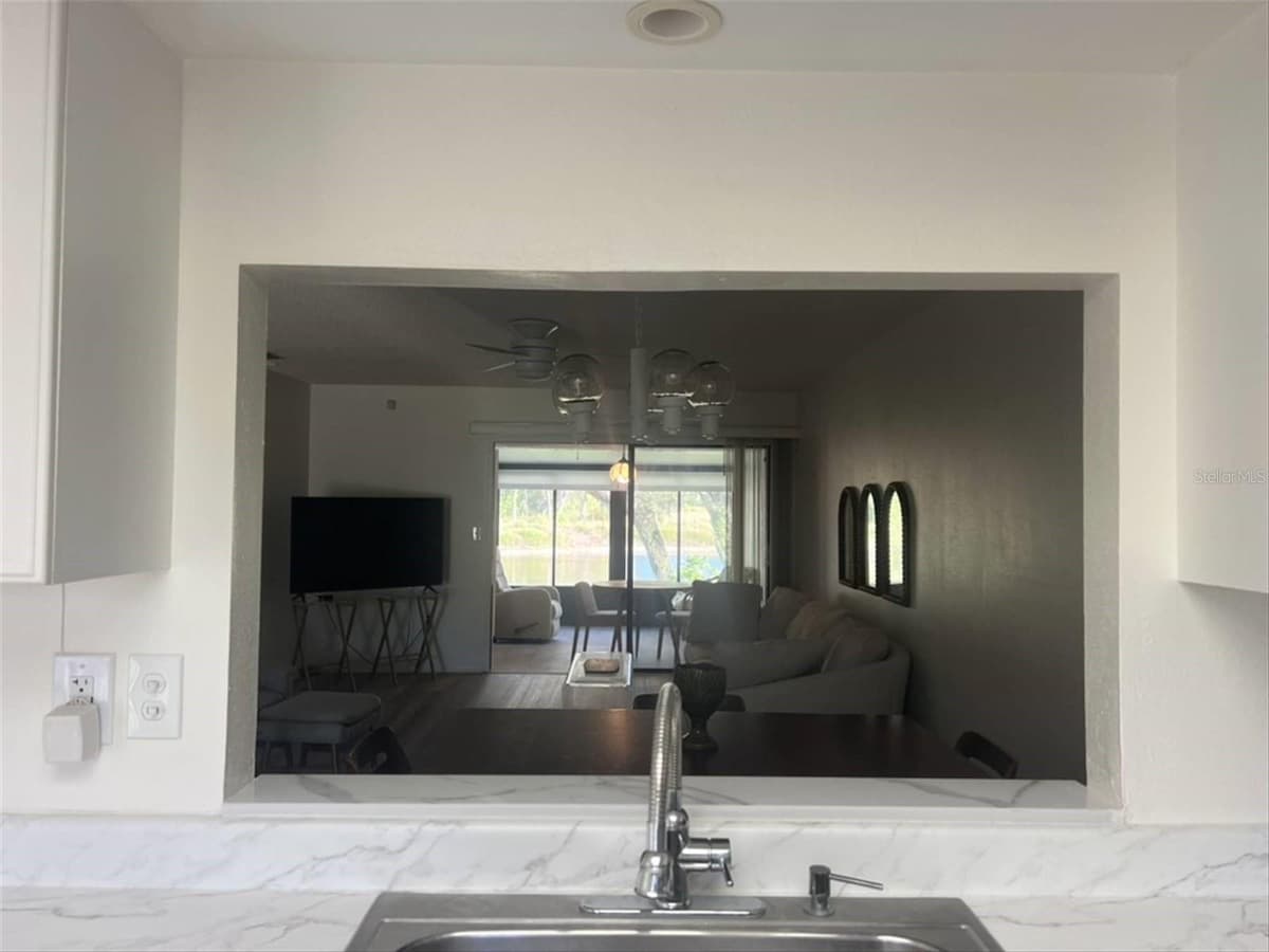 10706 LAQUINTA DRIVE — photo 13 of 50