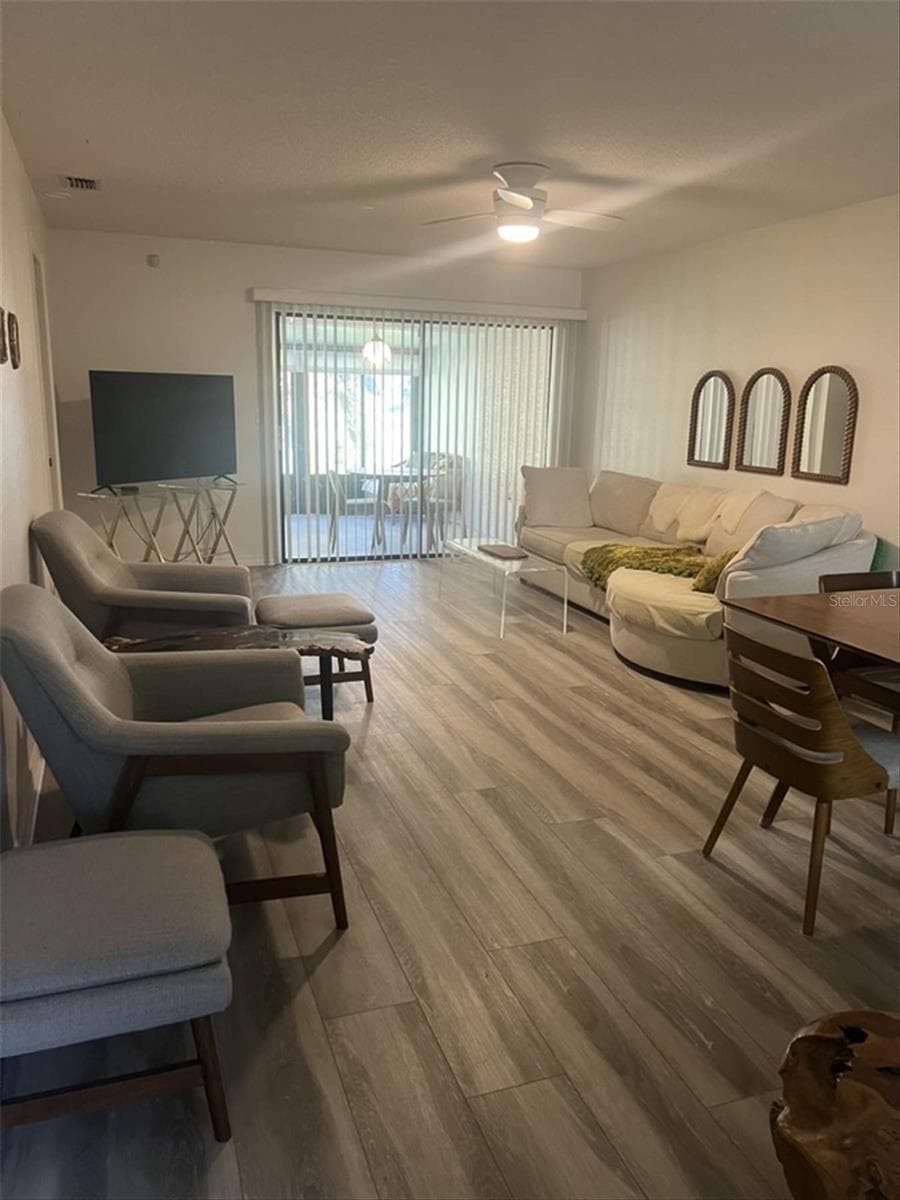 10706 LAQUINTA DRIVE — photo 17 of 50