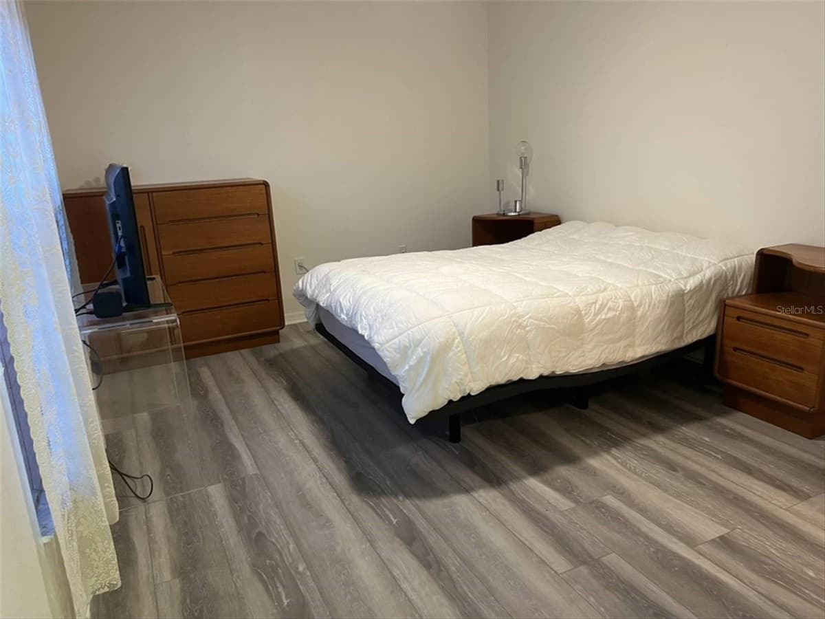 10706 LAQUINTA DRIVE — photo 22 of 50