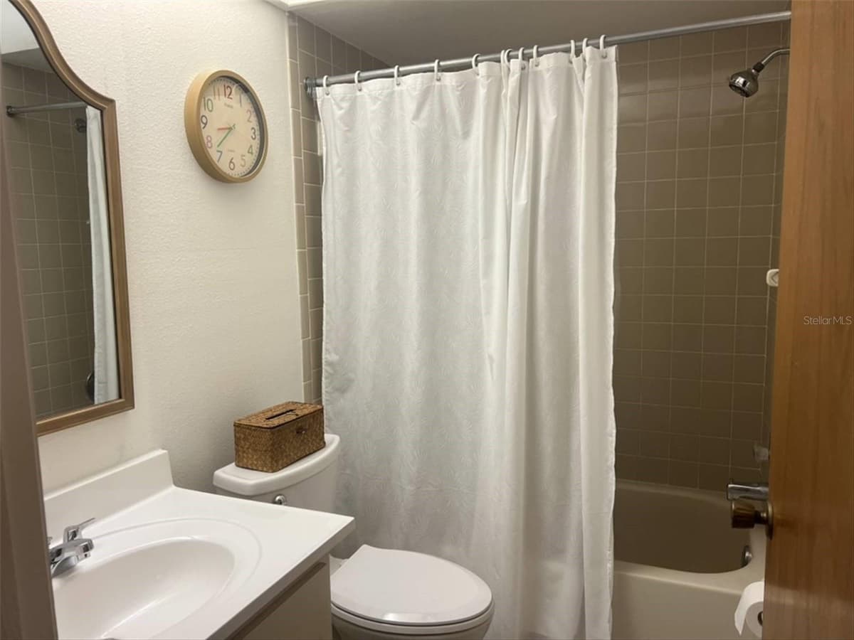 10706 LAQUINTA DRIVE — photo 34 of 50