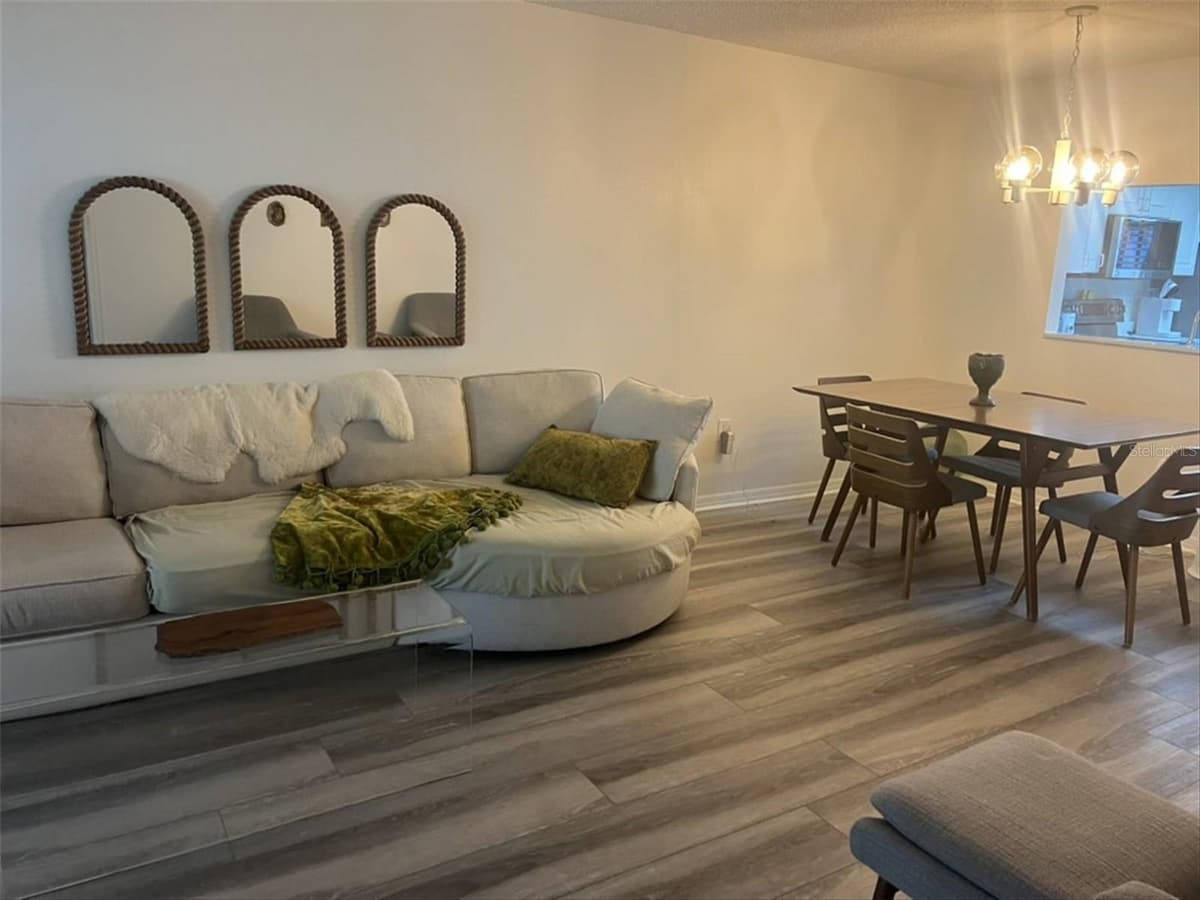 10706 LAQUINTA DRIVE — photo 5 of 50