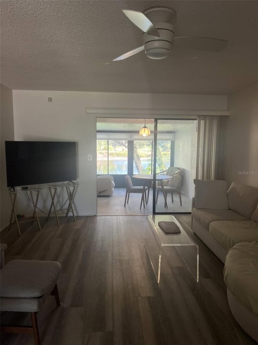 10706 LAQUINTA DRIVE — photo 14 of 50