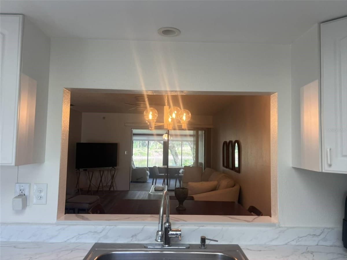 10706 LAQUINTA DRIVE — photo 12 of 50