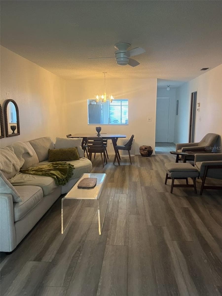 10706 LAQUINTA DRIVE — photo 4 of 50