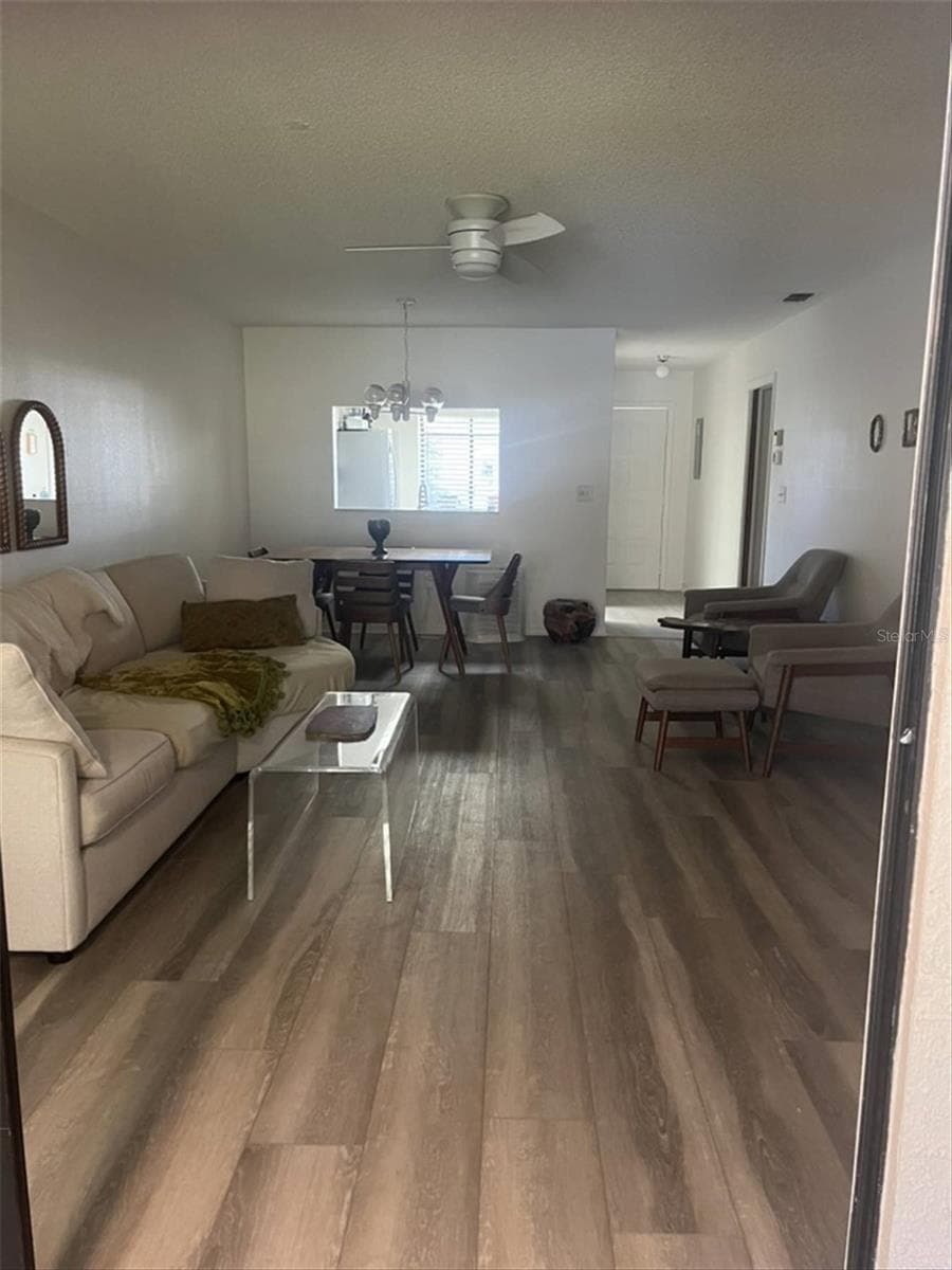 10706 LAQUINTA DRIVE — photo 7 of 50