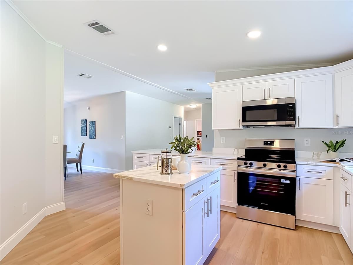 33124 JAMETTE ROAD — photo 12 of 40