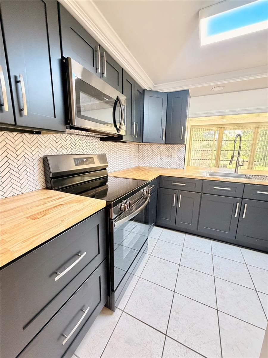 8207 MILL CREEK LANE — photo 5 of 18